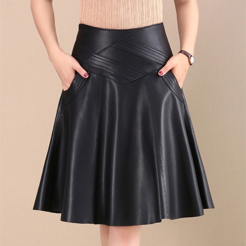 Mid-length high-waist pleated leather skirt