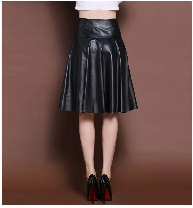 Mid-length high-waist pleated leather skirt