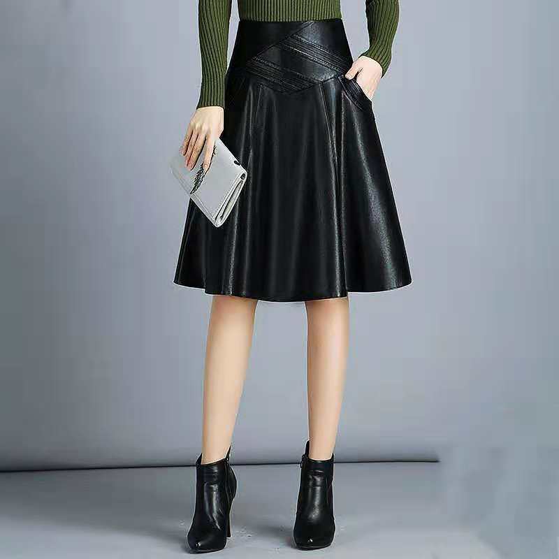 Mid-length high-waist pleated leather skirt